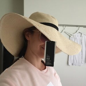 Beige straw sun hat with black ribbon